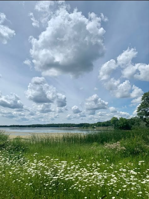 Cloud Landscape Photography, Cloudy Landscape, May Aesthetic, Art Assessment, Cabin Aesthetic, Painting Night, Countryside Landscape, Study Photography, Watercolor Pictures