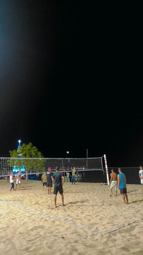 Night Fake Snap, Night Volleyball, Beach Volley, Beach Night, Dream Beach, Summer Friends, Beach Volleyball, Summer Bucket Lists, Summer Dream