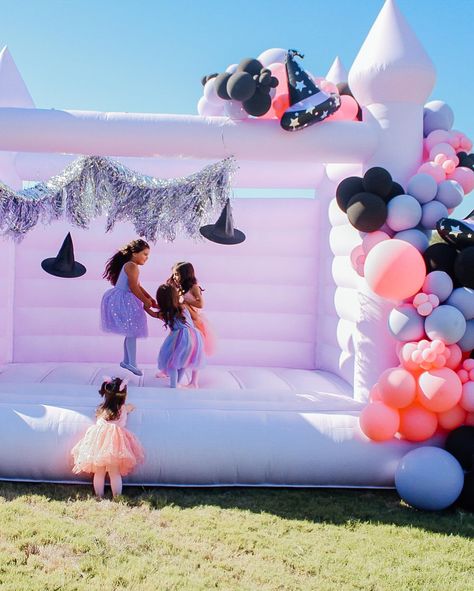 When that Texas cool breeze rolls in, tiny witches come out to play! ✨💕 what a way to break in spooky season! Thank you @tuftexballoons for sharing your release of your newest witch hat foil balloon with us! What a Bewitchin move 😘✨💕 how do we feel about our tiny pastel witches that came out to play with us on this vibrant lilac bounce house provided by @softplaysa ! Thank you Grace and thank you @alphalitsanantonio for bringing the BOO to the party 😍 we couldn’t do this without you guys! . .... Spooky Bounce House, Preppy Bounce House, Groovy Bounce House, Bounce House Business, Pink Bounce House With Balloons, Inflatable Bounce House Business, Bounce House, Home Pictures, Foil Balloons