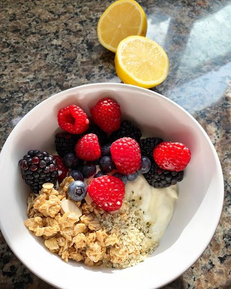 @icookclean on Instagram: “Kefir Lemon Berry Parfait is like sunshine in a bowl! I used Lemon Kefir from @achadinha_cheese_ as my base and topped it with organic…” Kefir Aesthetic, Kefir Bowl, Bowl Aesthetic, Berry Parfait, Healthy Food Recipe, Food Is Medicine, Kefir, Dream Board, Food Recipe