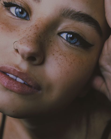 Softness and sensitivity by @vikki_underwear. 💌 Freckles Makeup, Make Up Foundation, Beautiful Freckles, Pretty Eyes, Aesthetic Makeup, Makeup Trends, Beautiful Eyes, Pretty Face, Pose Reference