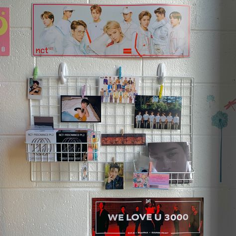 superm nct 127 wayv bts organization Wall Grid Ideas Kpop, Grid Board Aesthetic, Kpop Photocards Display, Grid Board Ideas Aesthetic, Grid Panel Ideas, Wall Grid Kpop, Photocard Display Ideas, Kpop Grid Wall, Wall Grid Aesthetic