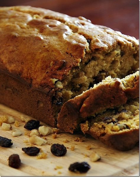 Pumpkin Raisin Nut Bread, Raisin Walnut Bread Recipe, Banana Zucchini Cake, Nut Breads, Povitica Recipe, Pumpkin Bread Muffins, Autumn Treats, Healthy Pumpkin Bread, Pumpkin Bread Easy