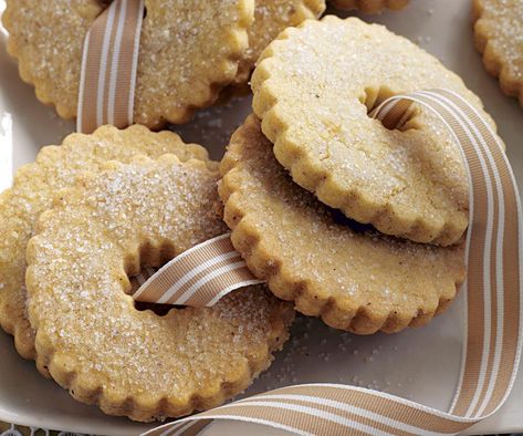 Vanilla cinnamon shortbread | Australian Women's Weekly Food Cinnamon Shortbread, Pistachio Shortbread, Nougat Recipe, Vanilla Shortbread, Rice Bubbles, Edible Christmas Gifts, Christmas Shortbread, Shortbread Recipe, Rum Recipes