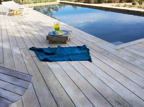 white washed decking | White-Washed Decking | Flickr - Photo Sharing! Small Garden Inspiration, Modern Planting, Deck Stain Colors, Exterior House Paint Color Combinations, Deck Paint, Staining Deck, Deck Projects, Timber Deck, Deck Garden