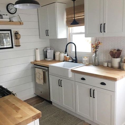 Very Small Kitchen Design, Tiny Kitchen Design, Space Kitchen, Gray Cabinets, Small Kitchen Decor, Remodeling Kitchen, Tiny Space, Little Kitchen, Kitchen Design Ideas