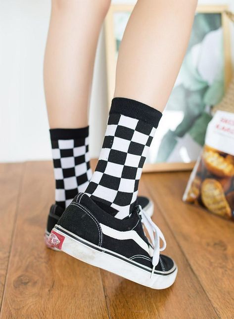 Vans Socks Outfit, Checkered Socks, Bags For Women Fashion, Vans Socks, Women Socks Fashion, Fashion Designer Clothes, White Minimal, Sock Outfits, Dope Outfits For Guys