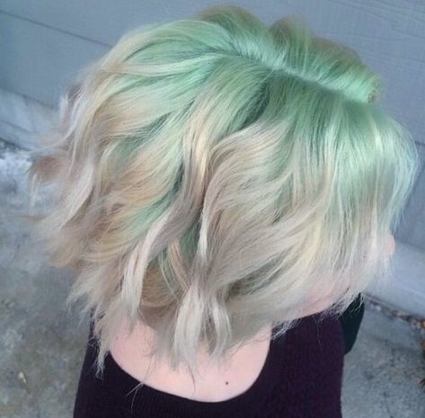 Blond And Green Hair, Bright Coloured Hair, Shadow Roots Hair, Lio Fotia, Green Shadow, Bright Aesthetic, Locks Hair, Wings Book, Pastel Mint Green