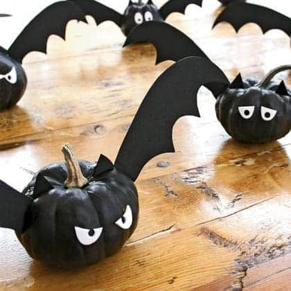 Halloween Pumpkin Diy, Creative Pumpkin Decorating, No Carve Pumpkin Decorating, Halloween Bat Decorations, Creative Pumpkin Carving, Fun Pumpkins, Pumpkin Projects, Easy Halloween Crafts, Halloween Pumpkins Carvings