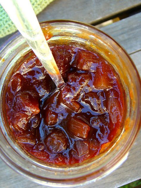 Pear Chutney Recipe, Apple Chutney Recipe, Plum Chutney, Drink Gifts, Onion Chutney, Bulk Cooking, Bramley Apple, Apple Chutney, Spiced Pear