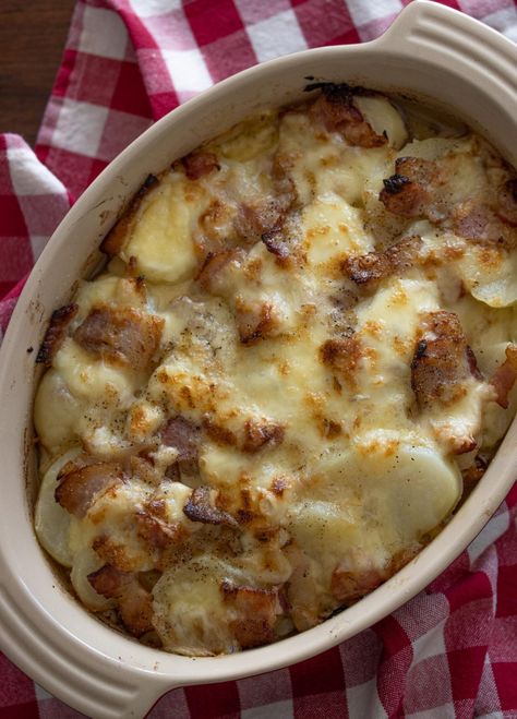 Bacon, Onion, Raclette Potato Gratin Raclette Recipes, Melting Cheese, Gratin Dish, Steak Frites, Prime Rib Roast, Potato Gratin, Flavored Bacon, Cooking 101, French Classic