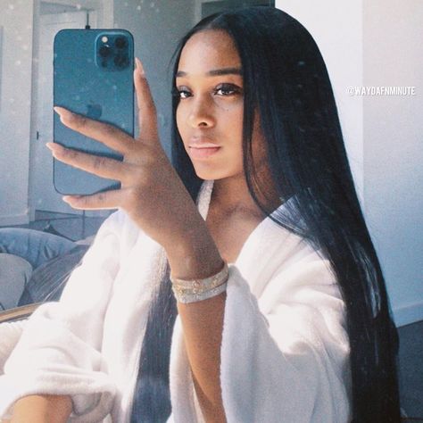 JAYDA WAYDA on Instagram: “Real pretty. 🤍✨” Jayda Wayda Mirror Pictures, Mirror Pictures Black Women, Mirror Pictures Instagram, Mirror Pics Black Women, Mirror Selfie Black Women, Mirror Flicks, Jayda Wayda, Mode Tips, Girls Braids