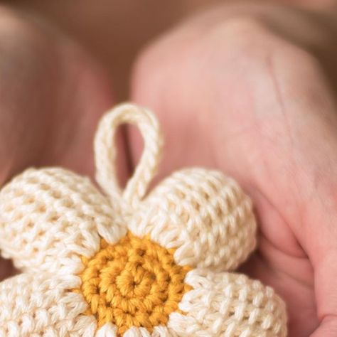 Stephanie Lau @AllAboutAmi on Instagram: "I found a very fun way to use up your leftover yarn from your daisy bags: crochet PUFFY DAISIES! 🌼 I had been wanting to make a daisy keychain/charm to hang on my bags, and I found an awesome video tutorial by @lingzhihandmade on YouTube! It was such a fun and quick little project and I LOVE how you fill it with stuffing to make it puffy. I used 24/7 Cotton in Ecru and Goldenrod (same as my daisy bags) with a 2.75 mm hook. 💕 Doesn’t the puffy daisy look so cute hanging from my bags? . #puffydaisy #crochetdaisy #crochetkeychain #crochetbagcharm" Daisy Keychain, Daisy Bags, Leftover Yarn, Bags Crochet, My Bags, Crochet Daisy, Keychain Charm, Crochet Keychain, Crochet Flowers