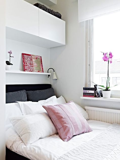 Apartemen Studio, Bedroom Makeovers, Small Bedroom Storage, Studio Condo, Small Bedroom Decor, London Flat, Beautiful Spaces, Tiny Bedroom, Small Room Bedroom