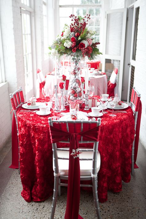 Christmas table decor ideas #holidaytable http://www.weddingchicks.com/2013/12/17/holiday-table-decor-ideas/ Holiday Table Decor Ideas, Red Tablescape, Christmas Table Decor Ideas, Decoration Ideas Christmas, Non Floral Centerpieces, Do It Yourself Decoration, Red Ties, White Chairs, Christmas Table Decor