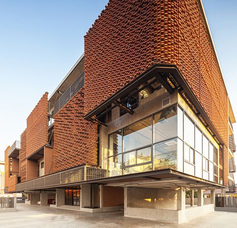 Brick Factory Architecture, 2 Story Office Building Design, Mixed Use Building Design, Sloped House, Facade Concept, Boutique Office, Brutal Architecture, Box Architecture, Master Thesis