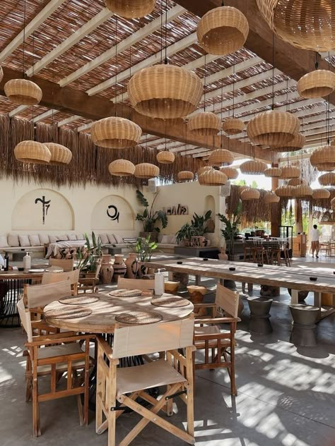 Bamboo Light Fixture, Beach Restaurant Design, Resort Interior Design, Rooftop Restaurant Design, Restaurant Design Inspiration, Outdoor Restaurant Design, Restaurant Patio, Decoration Restaurant, Bamboo Light