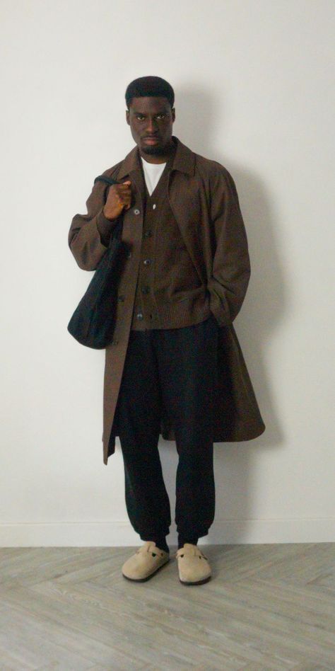 Gang Love, Brown Outfit Aesthetic, Korean Mens Fashion, Dark Academia Outfit, Minimalist Fashion Men, Photos Aesthetic, Black Men Street Fashion, Men Street Fashion, Street Style Outfits Men