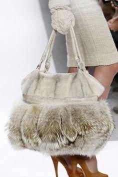 Fur Purse, Fur Handbags, Fabulous Furs, Fur Accessories, Moda Chic, Fur Bag, Plaid Fashion, Fur Fashion, Beautiful Bags