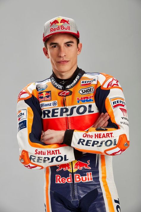 Motogp Marc Marquez, Athletic Body Men, Mark Marquez, Kapten Marvel, Alex Marquez, Boys Leather Jacket, Red Bul, Repsol Honda, Hot Biker Guys