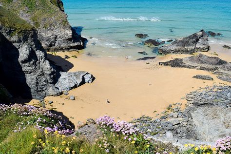 Beach Below the Bedruthan Steps, North Cornwall Cornwall Surfing, Counties Of England, Cornwall Coast, Cornwall Beaches, Cornish Coast, North Cornwall, Valley Village, Devon And Cornwall, Holiday Places