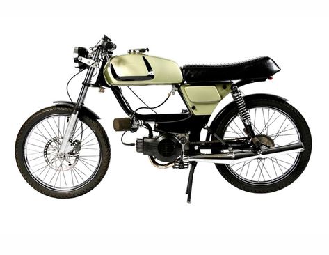 Moped Motor, Vintage Motorcycle Photos, 50cc Moped, Peugeot 103, Vintage Moped, Small Motorcycles, Mopeds, Cool Gadgets To Buy, Vintage Motorcycle