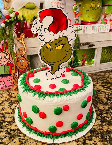 Reindeer Chocolate, Christmas Birthday Cake, Reindeer Cake, Grinch Cake, Reindeer Cakes, Grinch Christmas Party, Baby Grinch, Boys 1st Birthday Party Ideas, Grinch Party