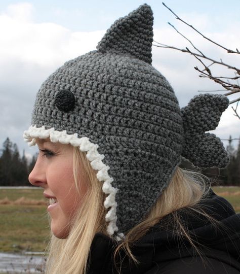 OH YEAH! Want this to wear when watching the Sharks game! Chomp chomp Shark Crochet, Thor God, Crochet Shark, Crochet Character Hats, Shark Hat, The Whoot, Crocheted Hat, Hat Ideas, Crochet Hat Pattern