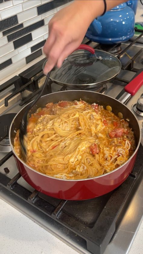 Taco Spaghetti Cream Cheese, Taco Spaghetti With Cream Cheese, Chicken Taco Spaghetti, Taco Spaghetti To Die For, Spaghetti Ground Beef, Spaghetti Taco, Taco Ground Beef, Ground Beef Cream Cheese, Spaghetti Tacos