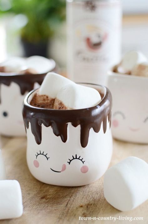 Cutest Hot Chocolate Mugs Ever - and Cocoa Recipes! - Town & Country Living French Hot Chocolate Recipe, Mexican Hot Chocolate Recipe, Hot Chocolate Recipe Homemade, Hot Chocolate Mugs, Florida Cottage, Chocolate Recipes Homemade, Pine Cone Christmas Tree, Cocoa Recipes, Mexican Hot Chocolate