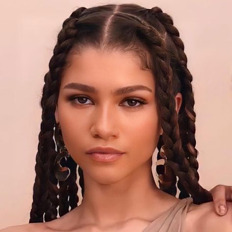 Zendaya Headshots, Zendaya Braids, Zendaya Hairstyles, Knotless Box Braids Hairstyles, Zendaya Model, Hairstyles Knotless, Zendaya Hair, Brown Hair Inspiration, Hairstyles Simple