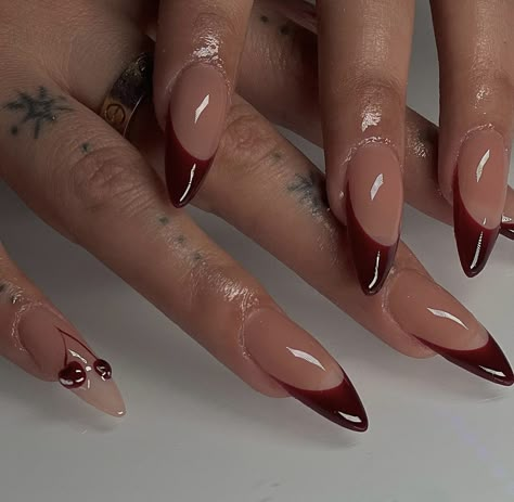 Simple Nail Ideas Winter, Fall Nails Dark Red, Dark Red Fall Nails, French Tip Styles, Fall Nails Dark, Black French Tip Nail, Red Fall Nails, Nails Dark Red, Winter Nail Trends