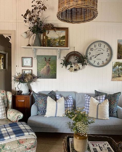 Wendy : MY 1925 COTTAGE (@my1925cottage) • Photos et vidéos Instagram Magical Interior, Make Everything Around Me Beautiful, Kingston House, Elsie De Wolfe, Cottagecore Home, Cottagecore Decor, Deco Boheme, Pretty Decor, Southern Home