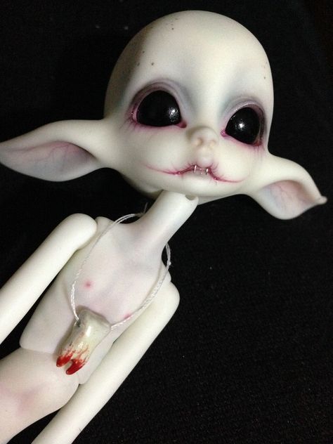 Sylfie  Doll Chateau Nehemie, customized by Sadomina #bjd #doll #dollchateau #sadomina #toothfairy #teeth #tooth #horror #creepy #toothefaerie Creepy Tooth Fairy, Horror Fairy, Teeth Fairy, Creepy Fairy, Tooth Fairy Ideas, Alien Doll, Doll Chateau, Doll Customization, Creepy Doll