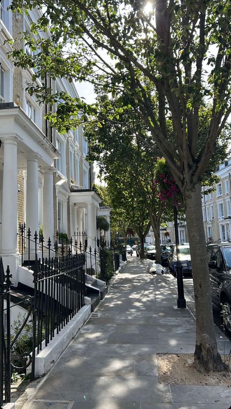 London Townhouse Aesthetic, Cleanboy Aesthetic, London Activities, London Tourist, Townhouse Exterior, Apartment Exterior, London Houses, London Dreams, London Living