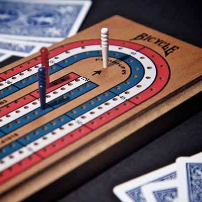 Learn how to play the ever-popular game of cribbage. Cribbage Rules, Campfire Games, Board Games Diy, Hand Games, Fun Card Games, English Games, Bicycle Playing Cards, Cribbage Board, Camping Games