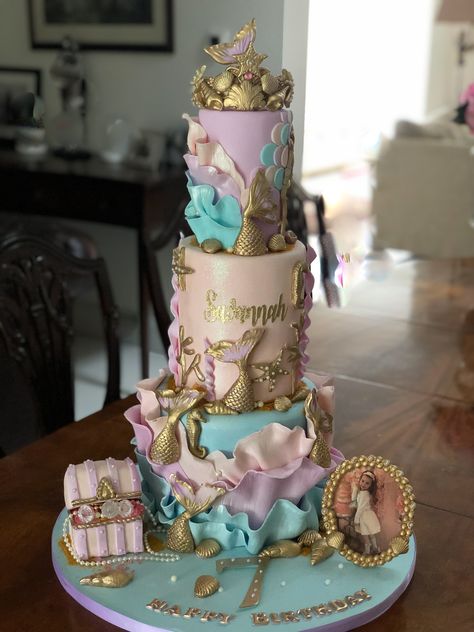 3 Tier Mermaid Cake, Bolo Ariel, Little Mermaid Birthday Cake, 5th Birthday Cake, Disney Princess Birthday Party, Mermaid Theme Birthday Party, Mermaid Birthday Cakes, Unique Birthday Cakes, Luxury Cake