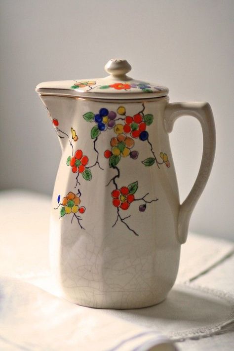 . Teapot Inspiration, Tea Setting, Floral Teapot, Chocolate Tea, Teapots And Cups, Tea Pots Vintage, Chocolate Pots, Vintage Dishes, Tea Kettle