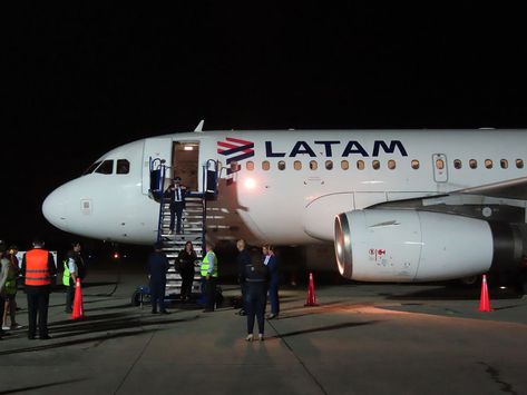 El grupo LATAM Airlines anuncia que ajustará su proyección operaciones para el mes de abril llegando esta a un 25% frente al 2019 👇 https://www.nlarenas.com/2021/04/latam-proyeccion-operacional-abril/ Ecuador, Airlines