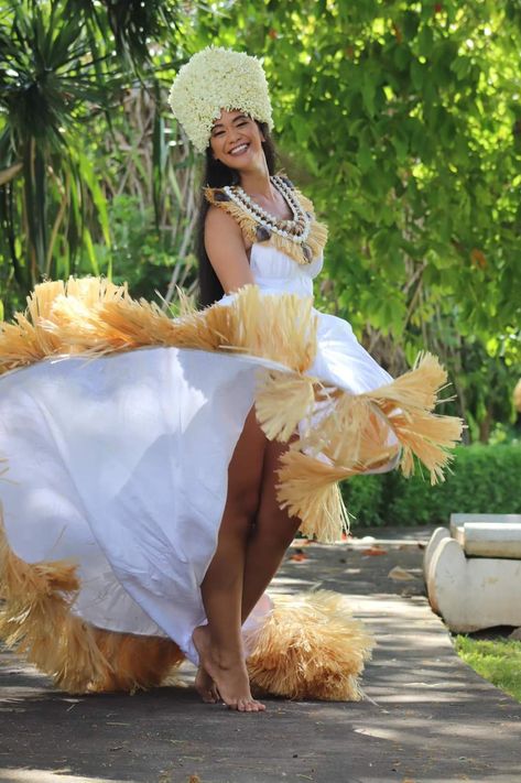 Polynesian Princess, Luau Costume, Polynesian Wedding, Tahitian Costumes, Ori Tahiti, Hawaiian Dancers, Dancer Photography, Island Wear, Hula Dancers