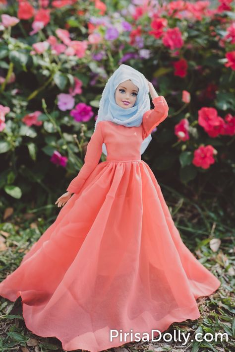 Handmade muslim orange  chiffon dress with blue hijab decoration with pearls for barbie , fulla and muslim barbie doll . Orange Chiffon Dress, Hijab Barbie, Barbie Outfit Ideas, Outfit Ideas Muslim, Outfit Ideas Hijab, Blue Hijab, Outfits Muslim, Barbie Wedding Dress, Barbie Diorama