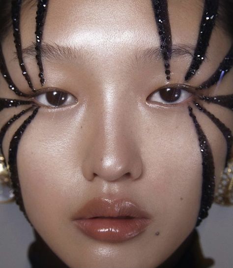 @/ valentina1121li instagram Close Up, A Woman, Makeup, Hair, On Instagram, Instagram, Make Up