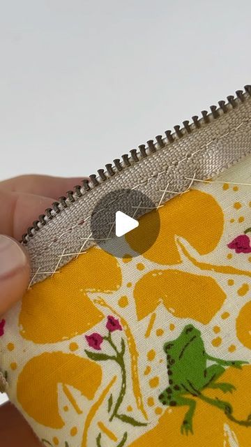 Larisa 🌸 on Instagram: "Catch stitch to hold and make the zipper look neat. This little make is almost done and I cannot wait to share it with you. 🌸

#stitchingnotes #stitchingnotesvideos #sewing #handsewing #zipper #zipperbyhand #catchstitch #handmade" Zipper Pulls Ideas, Catch Stitch, Sewing Machine Parts, Machine Parts, I Can Not, Sewing Tutorials, Sewing Machine, Hand Sewing, To Share