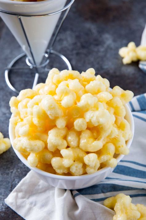 Corn Pops: Corn pop treats are a family favorite that are as fun as caramel popcorn, but are amazingly delicious, without any annoying kernels. Puffed Corn Recipes, Caramel Puff Corn, Caramel Apple Slices, Crunchy Corn, Corn Puffs, Corn Pops, Puff Recipe, Snack Mix Recipes, Caramel Corn