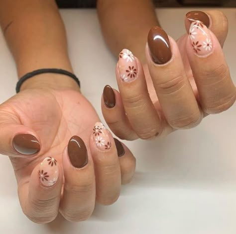 The Hottest Fall Nails for 2022 - Chaylor & Mads Tan Fall Nails With Design, Tan Gel Nails Design, Fall Nails Lines, Luminary Fall Nails, Builder Nails Gel, Fall Daisy Nails, Fun Fall Nail Art, Fall Sparkly Nails, Luminary Nails Design Fall