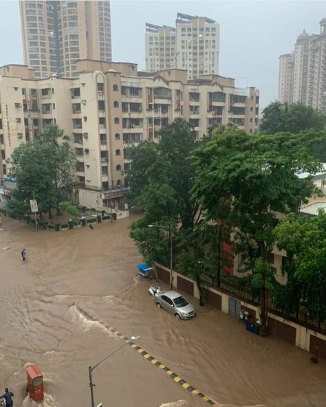 Colours Of Mumbai on Instagram: “Extremely heavy rains lashed various parts of Mumbai all through the night between August 3 and 4. Visuals of water logged streets from…” Mumbai Rain, Nutella Label, Mumbai City, Heavy Rain, Dream City, Nutella, Mumbai, Street View, Photo And Video