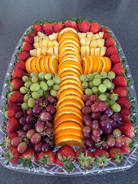 Easter Cross Fruit Tray Cross Fruit Tray, Vegetables Tray, Fruit Cross, Snack Platters, Green Bean Salad Recipes, Easy Fruit Salad Recipes, Confirmation Party, Fruit Trays, Fruit Platter Designs