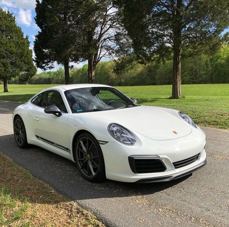 White Porsche Aesthetic, Aesthetic Porsche, 2024 Manifesting, White Porsche, Cars Aesthetic, Porsche Sports Car, Lux Cars, Porsche Carrera, Classy Cars