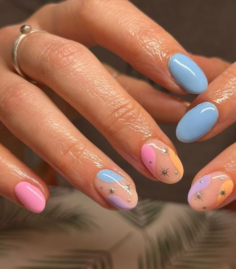 Short Fun Nails, Starburst Nails, Fun Nails Designs, Trendy Gel Nails, Fun Nail Designs, Short Nail Art, Fun Nail Art, Short Gel Nails, Cute Gel Nails