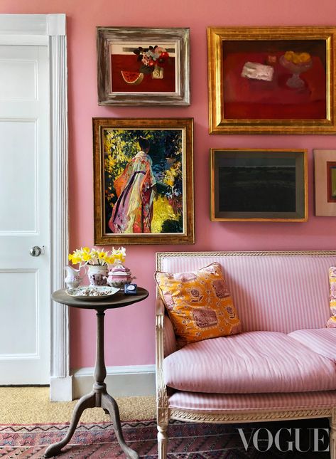 Rose Uniacke Living Room, Earthy Pink Room, Bright Pink Room, Grandmillennial Aesthetic, Feminine Interior, Georgian Manor House, Cottage Details, Georgian Manor, Murs Roses